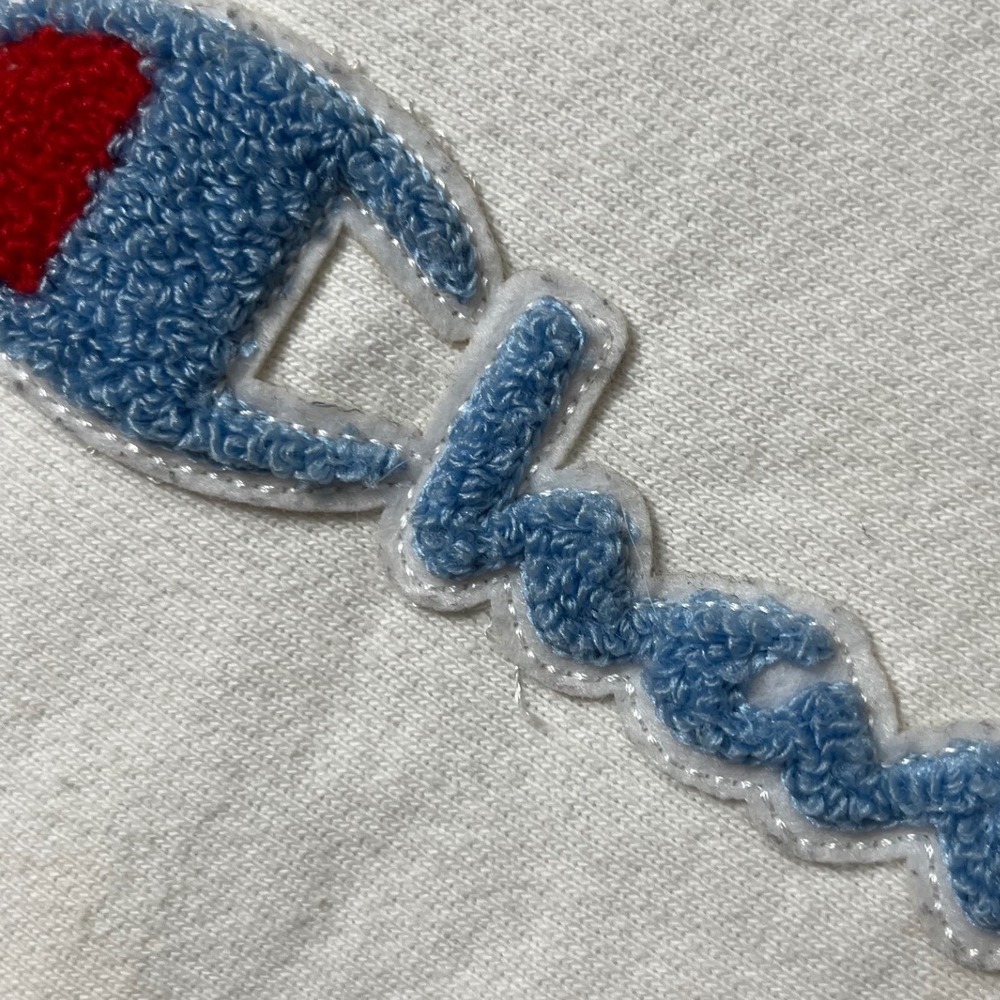 Champion‎ Reverse Weave White Chenille Logo Sweatshirt Medium Sporty Y2K Vibe - Picture 7 of 9